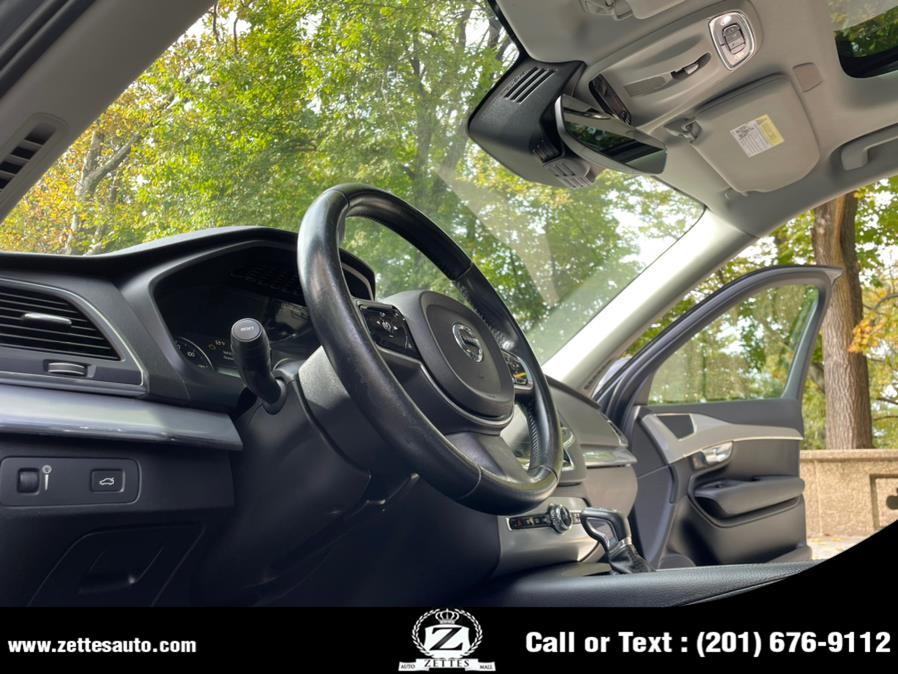 2016 Volvo XC90 AWD 4dr T5 Momentum photo