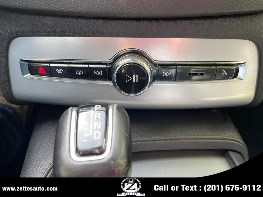 2016 Volvo XC90 AWD 4dr T5 Momentum photo