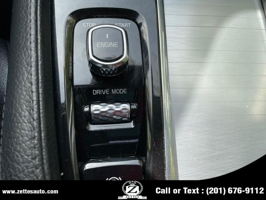 2016 Volvo XC90 AWD 4dr T5 Momentum photo