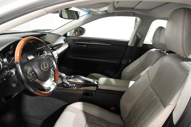 2016 Lexus ES 350 photo