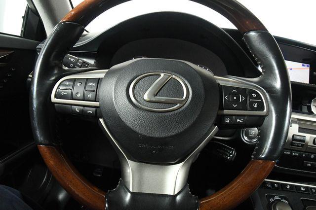 2016 Lexus ES 350 photo