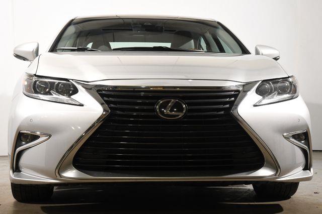 2016 Lexus ES 350 photo
