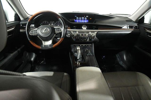 2016 Lexus ES 350 photo