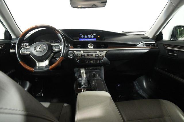 2016 Lexus ES 350 photo