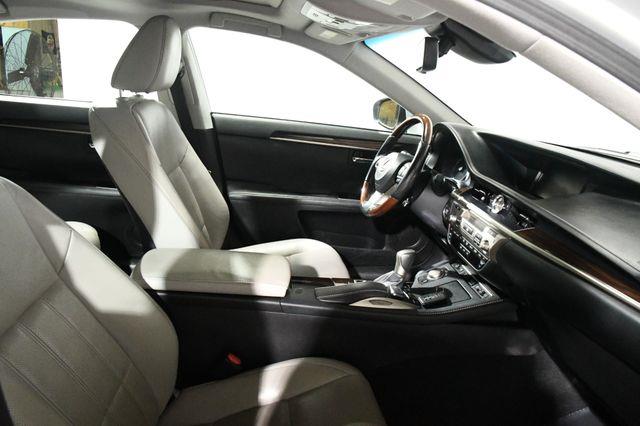 2016 Lexus ES 350 photo