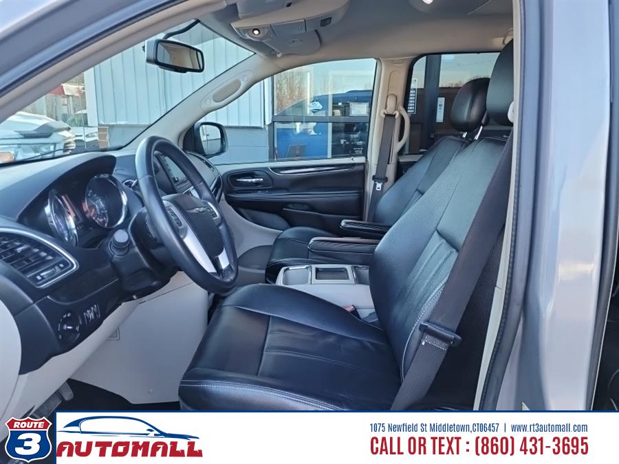 2014 Chrysler Town & Country Touring photo