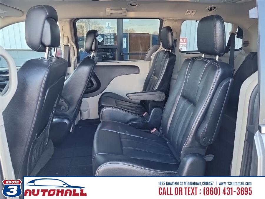 2014 Chrysler Town & Country Touring photo