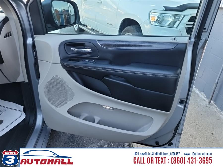 2014 Chrysler Town & Country Touring photo