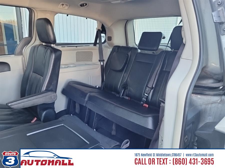 2014 Chrysler Town & Country Touring photo