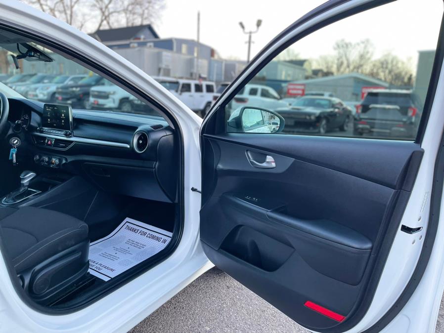 2021 Kia Forte LXS IVT photo