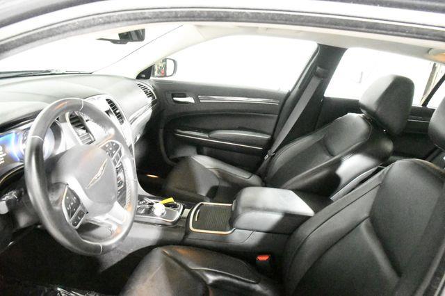 2019 Chrysler 300 Touring L photo