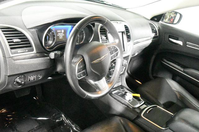 2019 Chrysler 300 Touring L photo
