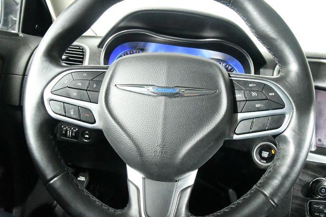 2019 Chrysler 300 Touring L photo