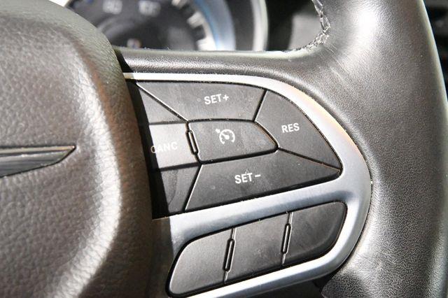 2019 Chrysler 300 Touring L photo