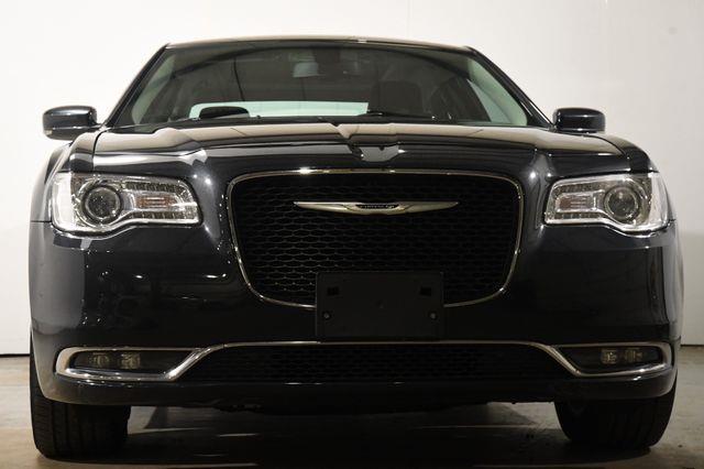 2019 Chrysler 300 Touring L photo