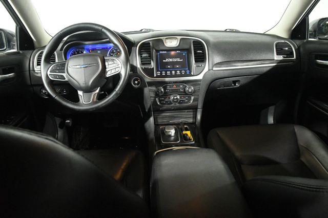 2019 Chrysler 300 Touring L photo