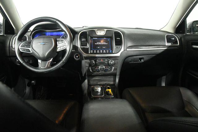 2019 Chrysler 300 Touring L photo