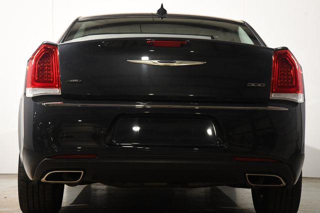 2019 Chrysler 300 Touring L photo