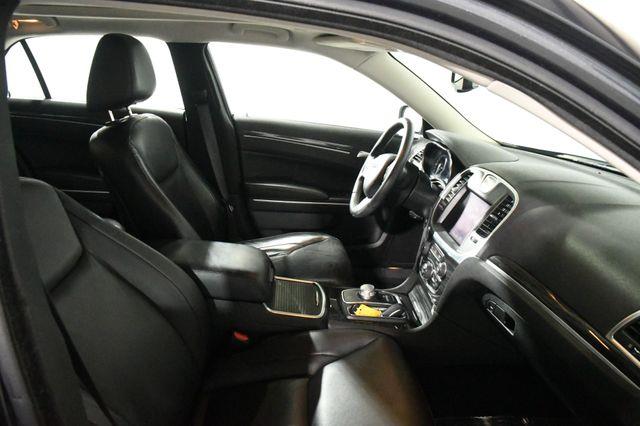 2019 Chrysler 300 Touring L photo