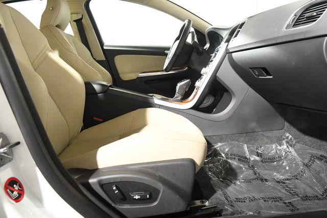 2017 Volvo S60 Inscription Platinum photo