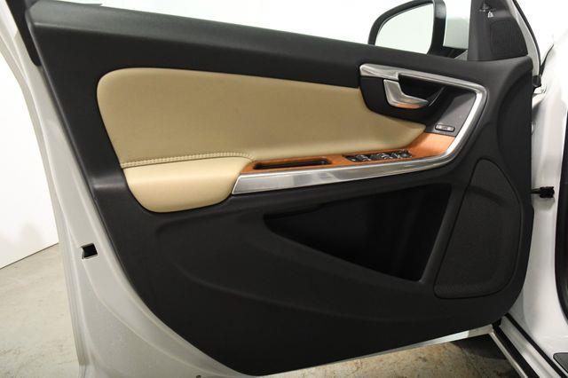 2017 Volvo S60 Inscription Platinum photo