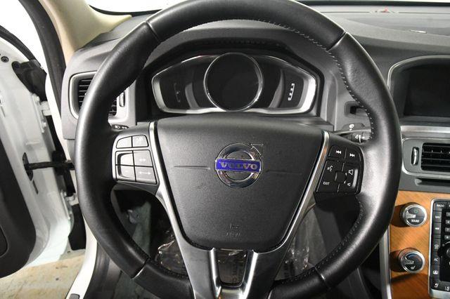 2017 Volvo S60 Inscription Platinum photo