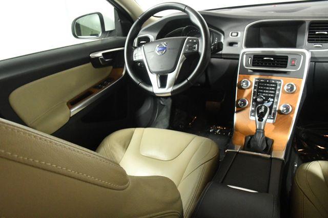 2017 Volvo S60 Inscription Platinum photo
