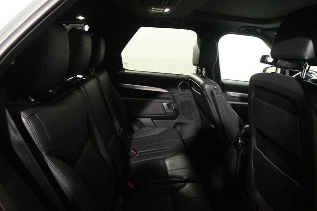 2020 Land Rover Discovery Landmark Edition photo