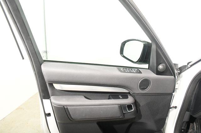 2020 Land Rover Discovery Landmark Edition photo