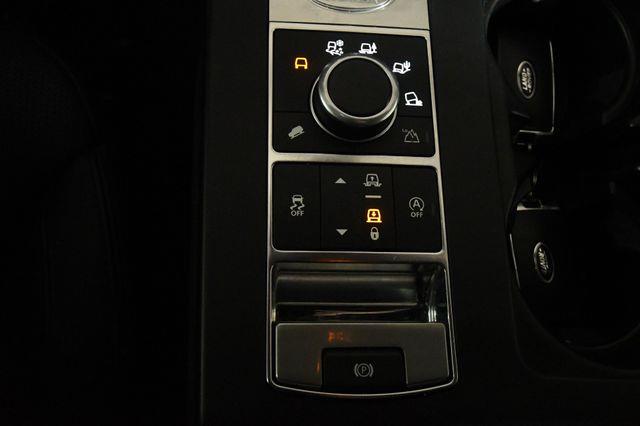 2020 Land Rover Discovery Landmark Edition photo
