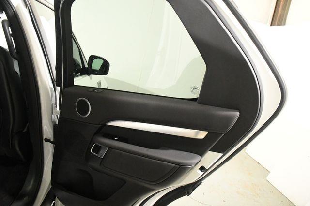 2020 Land Rover Discovery Landmark Edition photo