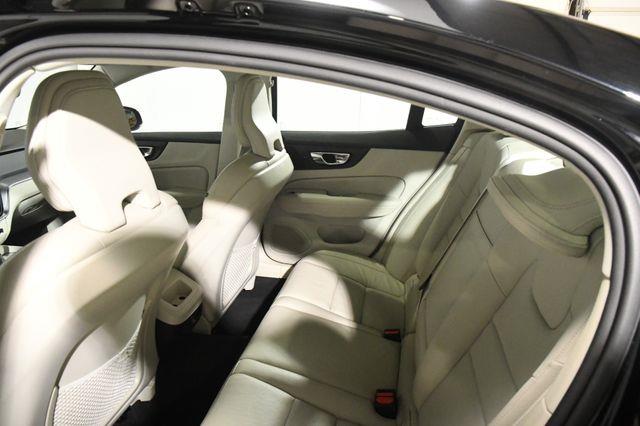 2020 Volvo S60 Momentum photo