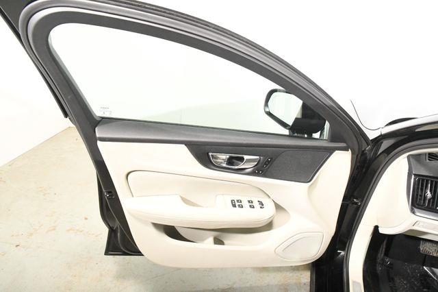 2020 Volvo S60 Momentum photo