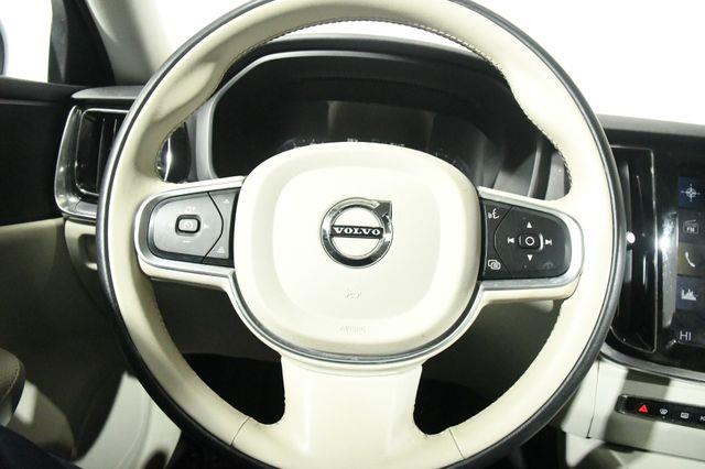 2020 Volvo S60 Momentum photo