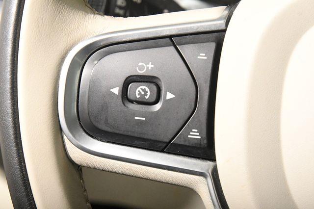2020 Volvo S60 Momentum photo