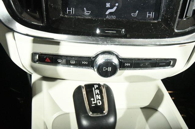 2020 Volvo S60 Momentum photo