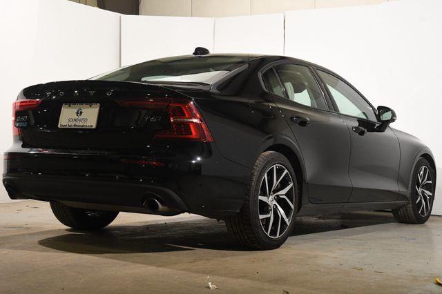 2020 Volvo S60 Momentum photo