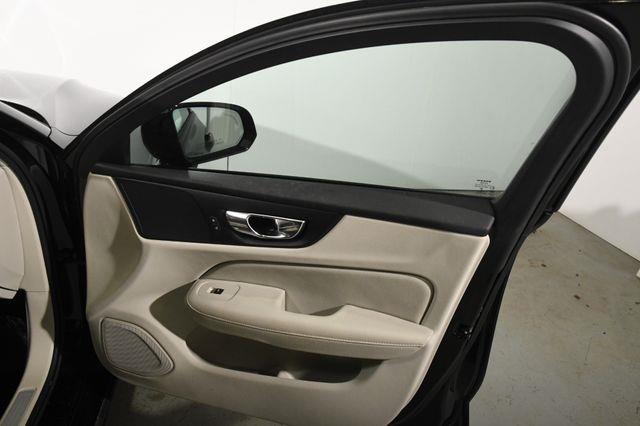 2020 Volvo S60 Momentum photo