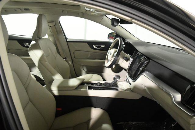 2020 Volvo S60 Momentum photo