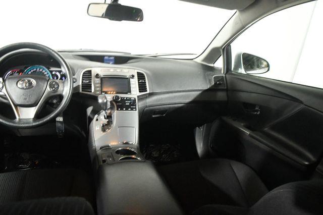 2015 Toyota Venza LE photo