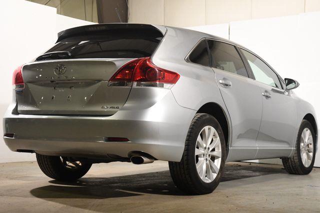 2015 Toyota Venza LE photo