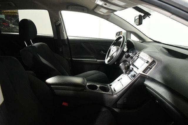 2015 Toyota Venza LE photo