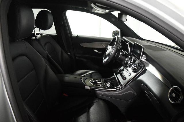 2019 Mercedes-Benz GLC 300 AWD photo