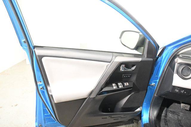 2016 Toyota RAV4 Hybrid Limited photo