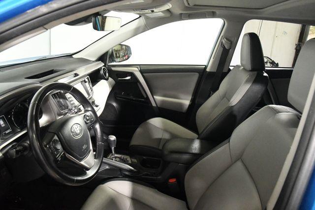 2016 Toyota RAV4 Hybrid Limited photo