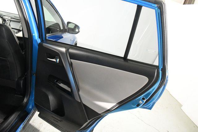 2016 Toyota RAV4 Hybrid Limited photo