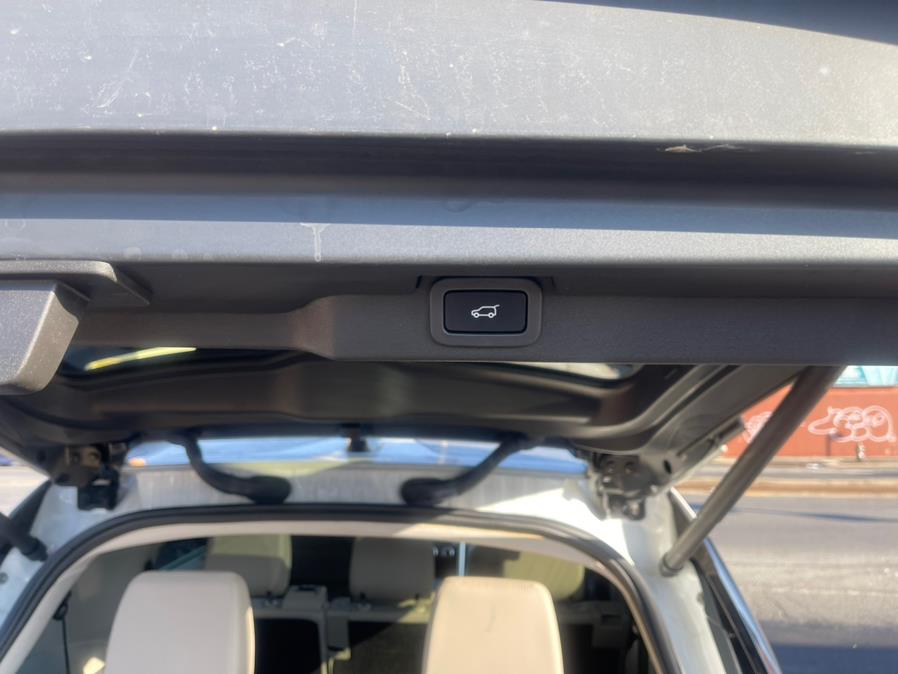 2017 Land Rover Discovery HSE V6 Supercharged photo