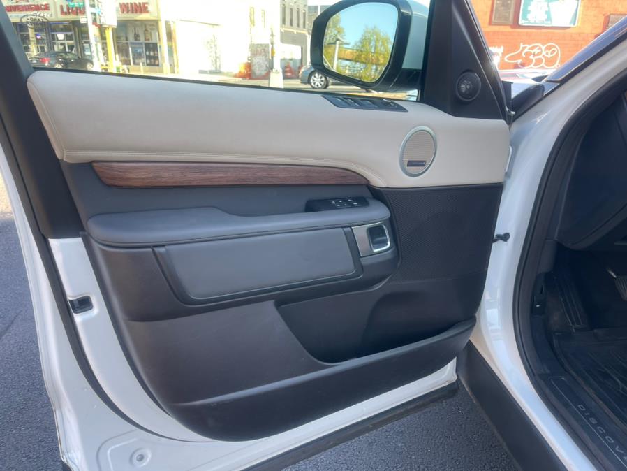 2017 Land Rover Discovery HSE V6 Supercharged photo