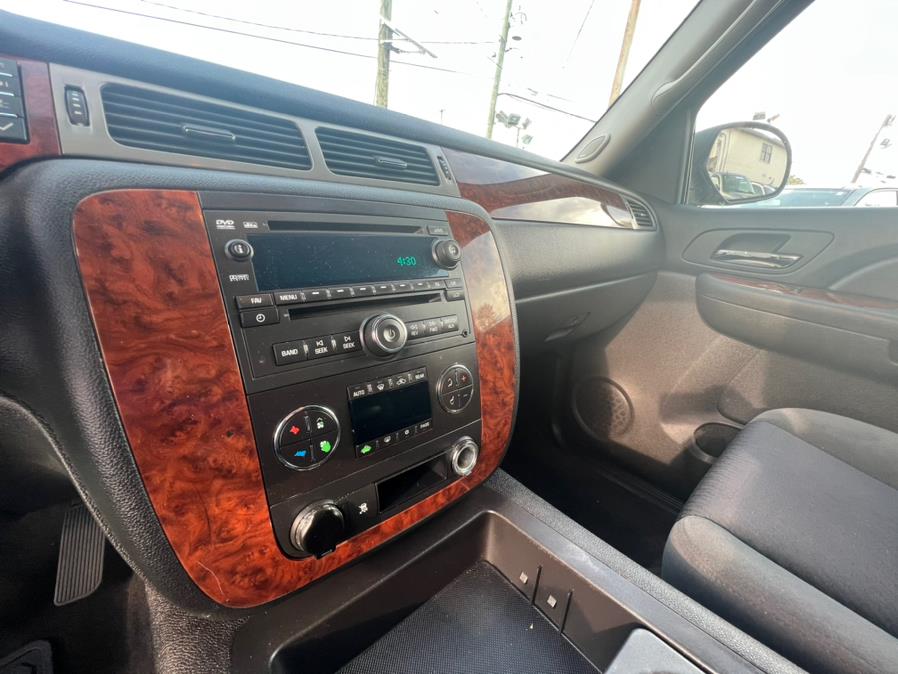 2009 Chevrolet Suburban LT 1500 photo