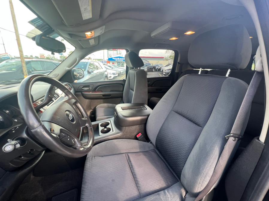 2009 Chevrolet Suburban LT 1500 photo